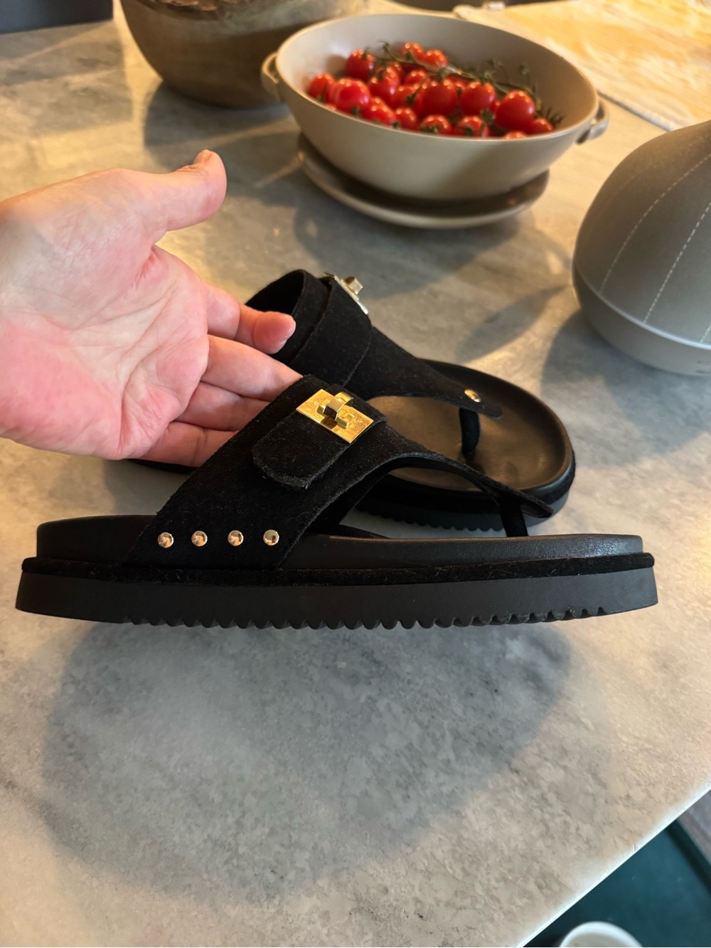 Steve Madden suede thong sandals - Picture 2 of 2